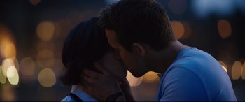 Movie still from “Free Guy” (2021), directed by Shawn Levy – A man and a woman are kissing in the dark; Close Up shot, Over the shoulder angle