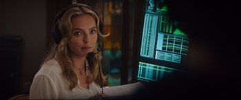 Movie still from “Free Guy” (2021), directed by Shawn Levy – A beautiful blonde woman wearing a headset in front of a computer screen; Close Up shot, Over the shoulder angle