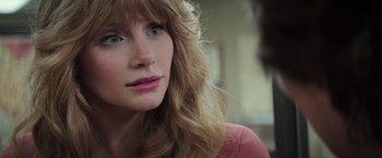 Movie still from “Gold” (2016), directed by Stephen Gaghan – A person with long blonde hair; Close Up shot, Over the shoulder angle