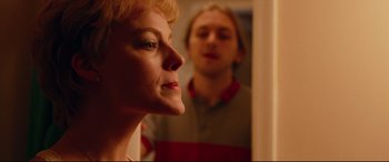 Movie still from “I, Tonya” (2017), directed by Craig Gillespie – A man and a woman looking at each other in a mirror; Close Up shot, Low angle