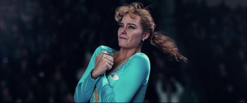 Movie still from “I, Tonya” (2017), directed by Craig Gillespie – A woman in a blue shirt is holding her hair; Close Up shot, Low angle