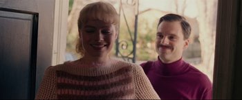 Movie still from “I, Tonya” (2017), directed by Craig Gillespie – A man and a woman standing next to each other; Medium shot, Over the shoulder angle