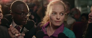 Movie still from “I, Tonya” (2017), directed by Craig Gillespie – A woman is being interviewed by the press; Close Up shot, Over the shoulder angle