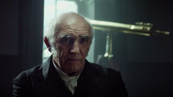 Movie still from “In the Heart of the Sea” (2015), directed by Ron Howard – An old man in a suit and tie; Close Up shot, Over the shoulder angle