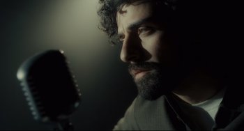Movie still from “Inside Llewyn Davis” (2013), directed by Ethan Coen – A person with a microphone; Close Up shot, Over the shoulder angle