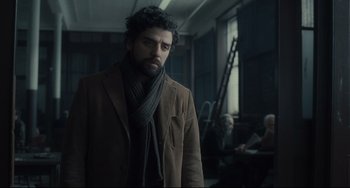 Movie still from “Inside Llewyn Davis” (2013), directed by Ethan Coen – A man in a brown coat and a scarf; Medium shot, Over the shoulder angle