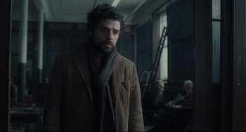Movie still from “Inside Llewyn Davis” (2013), directed by Ethan Coen – A man in a brown coat and a scarf; Medium shot, Over the shoulder angle