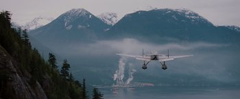 Movie still from “Insomnia” (2002), directed by Christopher Nolan – An airplane is flying over a body of water; Extreme Wide shot, High angle