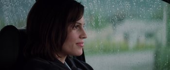 Movie still from “Insomnia” (2002), directed by Christopher Nolan – A person sitting in a car; Close Up shot, Over the shoulder angle