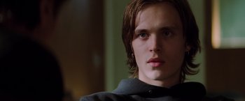 Movie still from “Insomnia” (2002), directed by Christopher Nolan – A person with long brown hair; Close Up shot, Over the shoulder angle