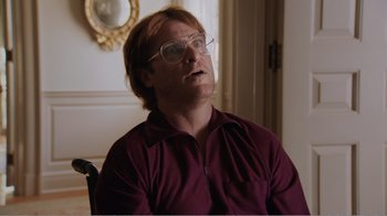 Movie still from “Don't Worry, He Won't Get Far on Foot” (2018), directed by Gus Van Sant – A man with glasses sitting in a chair; Close Up shot, Low angle