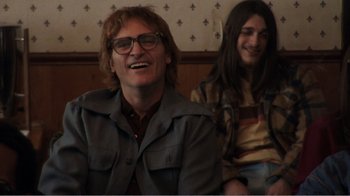 Movie still from “Don't Worry, He Won't Get Far on Foot” (2018), directed by Gus Van Sant – A man and a woman sitting next to each other; Medium shot, Over the shoulder angle