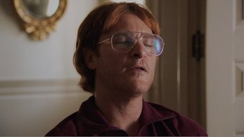 Movie still from “Don't Worry, He Won't Get Far on Foot” (2018), directed by Gus Van Sant – A man wearing glasses and a maroon shirt; Close Up shot, Low angle
