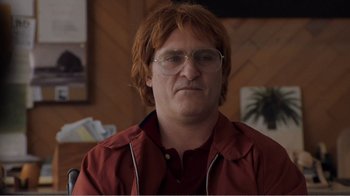 Movie still from “Don't Worry, He Won't Get Far on Foot” (2018), directed by Gus Van Sant – A man with red hair wearing glasses and a red shirt; Close Up shot, Low angle