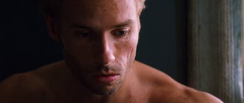 Movie still from “Memento” (2000), directed by Christopher Nolan – A person with a beard; Close Up shot, Overhead angle