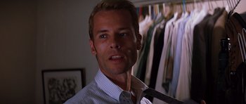 Movie still from “Memento” (2000), directed by Christopher Nolan – A person wearing a shirt and a tie; Close Up shot, Low angle