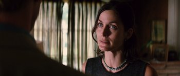 Movie still from “Memento” (2000), directed by Christopher Nolan – A person wearing a necklace; Close Up shot, Over the shoulder angle