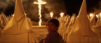 Movie still from “O Brother, Where Art Thou?” (2000), directed by Joel Coen – A man standing in front of a group of people; Medium shot, Over the shoulder angle