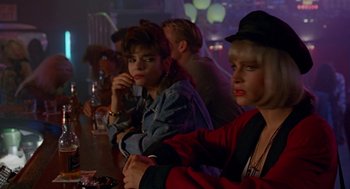 Movie still from “Pretty Woman” (1990), directed by Garry Marshall – A group of people sitting at a bar drinking; Close Up shot, Over the shoulder angle