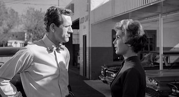 Movie still from “Psycho” (1960), directed by Alfred Hitchcock – A man and a woman talking to each other outside; Medium shot, Low angle