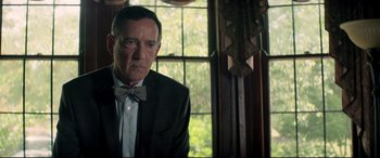 Movie still from “Richard Jewell” (2019), directed by Clint Eastwood – A person wearing a suit and a bow tie; Close Up shot, Low angle