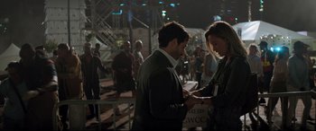 Movie still from “Richard Jewell” (2019), directed by Clint Eastwood – A man and a woman standing next to each other; Medium shot, Over the shoulder angle