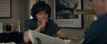 Movie still from “Richard Jewell” (2019), directed by Clint Eastwood – A woman sitting at a table with her hand under her chin; Close Up shot, Over the shoulder angle