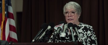 Movie still from “Richard Jewell” (2019), directed by Clint Eastwood – A woman in a black and white shirt is speaking; Close Up shot, Low angle