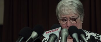 Movie still from “Richard Jewell” (2019), directed by Clint Eastwood – A woman with glasses is reading from a magazine; Close Up shot, Over the shoulder angle