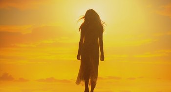 Movie still from “Ruby Sparks” (2012), directed by Valerie Faris – A woman standing in front of a sunset; Wide shot, Low angle