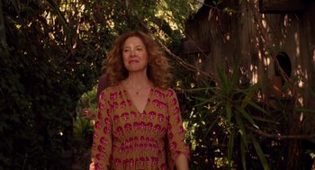 Movie still from “Ruby Sparks” (2012), directed by Valerie Faris – A woman standing in front of a tree; Medium shot, Over the shoulder angle