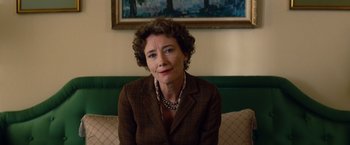 Movie still from “Saving Mr. Banks” (2013), directed by John Lee Hancock – A woman sitting on top of a couch in a room; Close Up shot, Over the shoulder angle