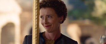 Movie still from “Saving Mr. Banks” (2013), directed by John Lee Hancock – A person holding a pole; Close Up shot, Over the shoulder angle