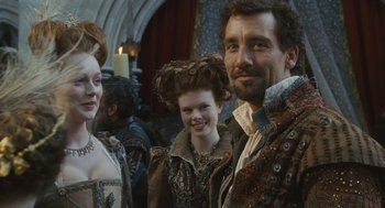 Movie still from “Elizabeth: The Golden Age” (2007), directed by Shekhar Kapur – A man and two women standing next to each other; Close Up shot, Over the shoulder angle