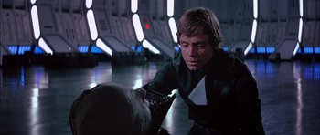 Movie still from “Star Wars: Episode VI - Return of the Jedi” (1983), directed by Richard Marquand – A man and a woman are fighting in a dark room; Close Up shot, Over the shoulder angle