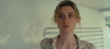 Movie still from “Tenet” (2020), directed by Christopher Nolan – A person with blue eyes; Close Up shot, Low angle