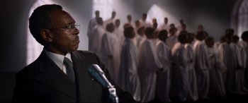 Movie still from “Elvis” (2022), directed by Baz Luhrmann – A man that is standing in front of a group of people; Close Up shot, Low angle