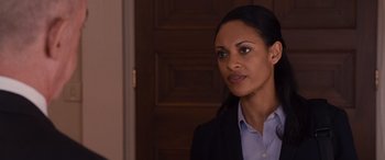 Movie still from “The Accountant” (2016), directed by Gavin O'Connor – Close Up shot, Over the shoulder angle