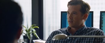 Movie still from “The Big Short” (2015), directed by Adam McKay – A man sitting in front of a computer monitor; Close Up shot, Over the shoulder angle
