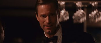 Movie still from “The Black Dahlia” (2006), directed by Brian De Palma – A person wearing a suit and bow tie; Close Up shot, Over the shoulder angle