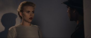 Movie still from “The Black Dahlia” (2006), directed by Brian De Palma – A person standing next to a bird; Close Up shot, Over the shoulder angle