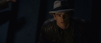 Movie still from “The Black Dahlia” (2006), directed by Brian De Palma – A person wearing a hat; Close Up shot, Over the shoulder angle