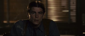 Movie still from “The Black Dahlia” (2006), directed by Brian De Palma – A person wearing a suit and tie; Close Up shot, Over the shoulder angle