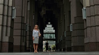 Movie still from “The Blind Side” (2009), directed by John Lee Hancock – A woman standing in front of an archway in an archway; Extreme Wide shot, Low angle