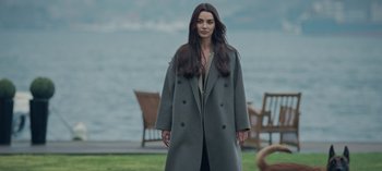 Movie still from “10 Days of a Bad Man” (2023), directed by Uluç Bayraktar – A woman standing in front of a body of water; Wide shot, Over the shoulder angle