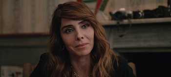 Movie still from “10 Days of a Good Man” (2023), directed by Uluç Bayraktar – A person with long brown hair; Close Up shot, Over the shoulder angle