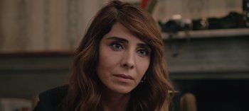 Movie still from “10 Days of a Good Man” (2023), directed by Uluç Bayraktar – A person with long brown hair; Close Up shot, Over the shoulder angle