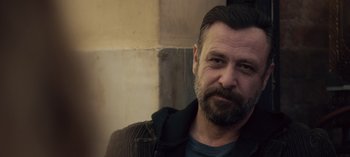 Movie still from “10 Days of a Good Man” (2023), directed by Uluç Bayraktar – A person with a beard; Close Up shot, Over the shoulder angle