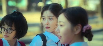 Movie still from “20th Century Girl” (2022), directed by Woo-ri Bang – Two young asian women standing next to each other; Close Up shot, Over the shoulder angle