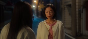 Movie still from “20th Century Girl” (2022), directed by Woo-ri Bang – A young asian woman standing in front of a mirror; Close Up shot, Over the shoulder angle